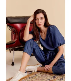 J&JOY Blauwe jumpsuit met strik aan de taille en korte pofmouwen blue Sale