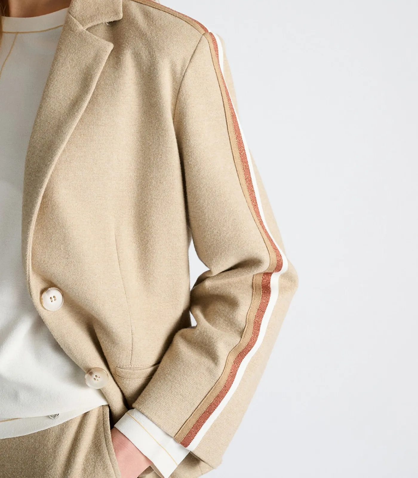 Marie Méro blazer met originele strepen op de schouders camel New