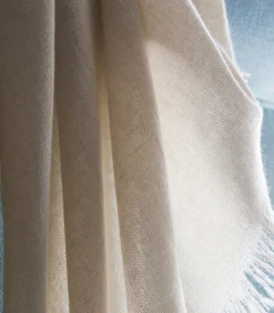 Brun de Vian Tiran hij is gekruist met delicate witte superfijne kasjmiergarens beige Hot