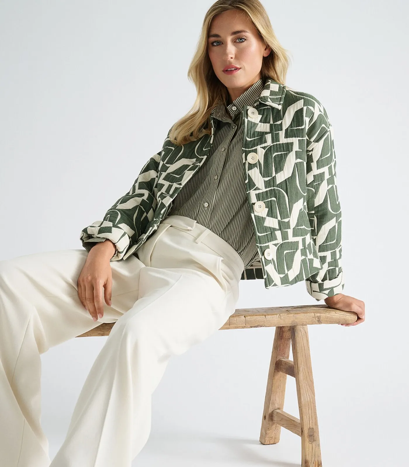Marie Méro Kort groen en ecru jasje in loose fit green Hot