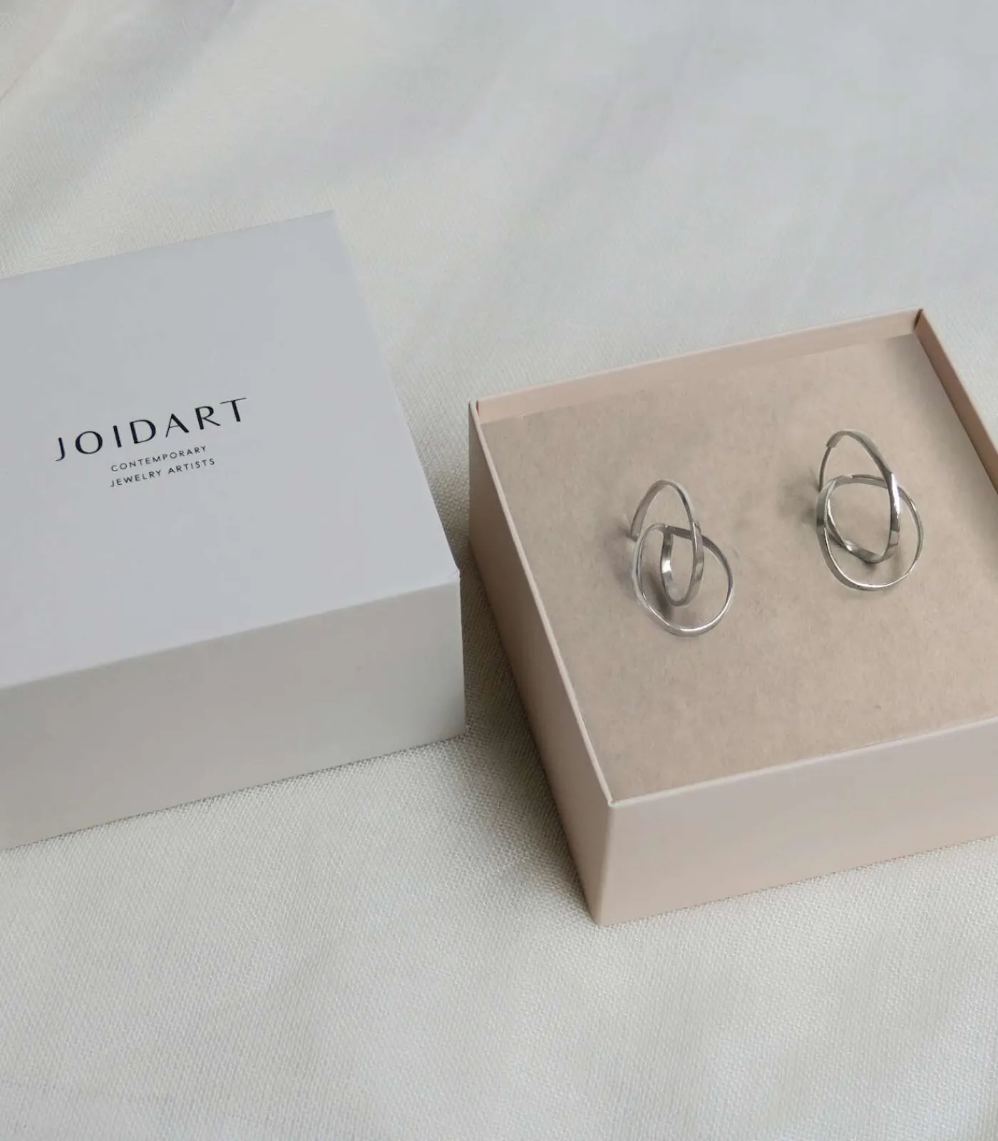 Joidart Middelgrote zilveren Embolic oorbellen silver Clearance