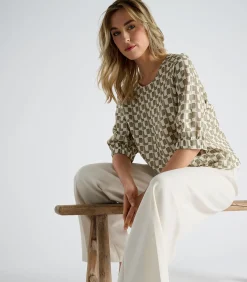 Marie Méro Vlot bloesje met print in olijfkleur en ecru oliveGreen Outlet