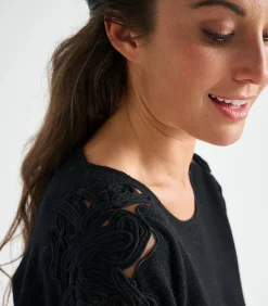 Marie Méro Zwarte pull met ronde hals en broderie op de schouders black Clearance